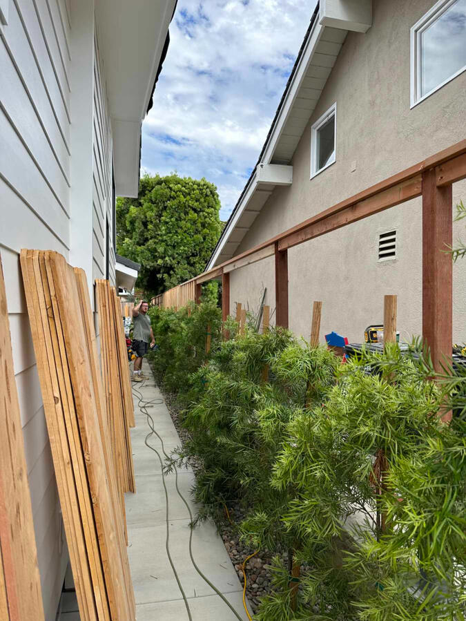 Fence with custom base and bracket - Pickets going up